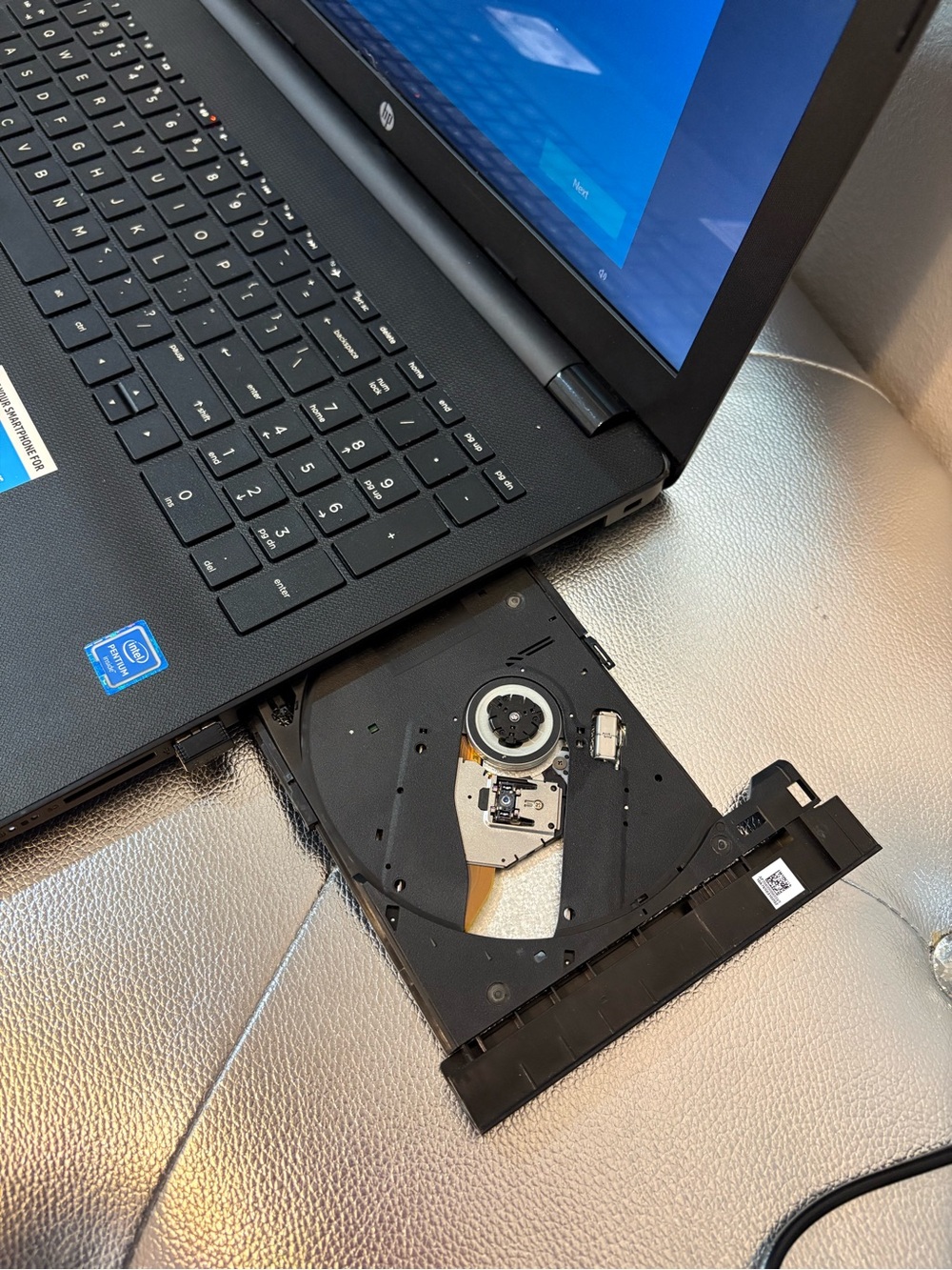 HP 15.6" Laptop in Black with Built-in Keyboard. Charger included. Ready to use. - Picture 4 of 5